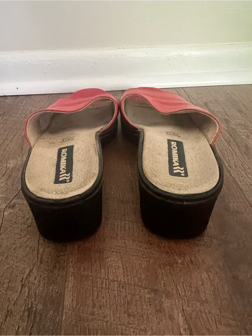 ROMIKA Red Leather Slip On Wedge Sandals Leather Insoles
2" Heel Sz 38 US 7.5 - Picture 4 of 8